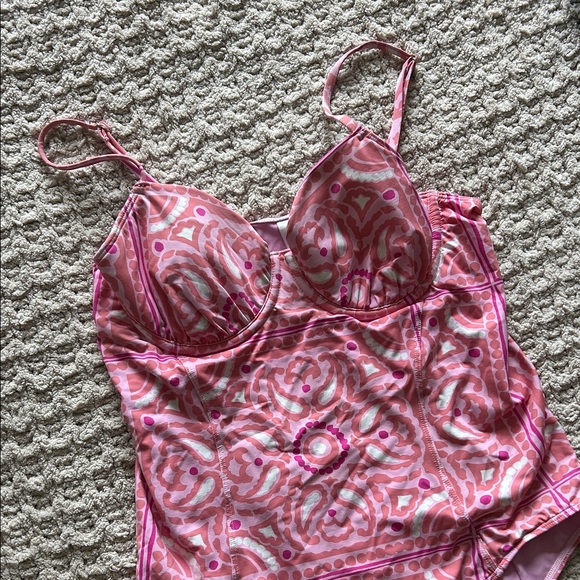 Vineyard Vines Women’s Pink Patterned One-Piece Swimsuit - Picture 2 of 8